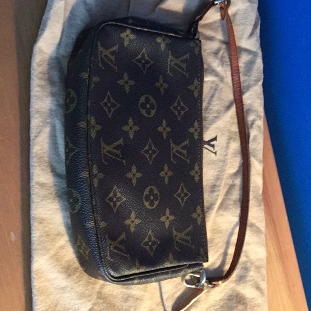 Louis Vuitton Pouchette